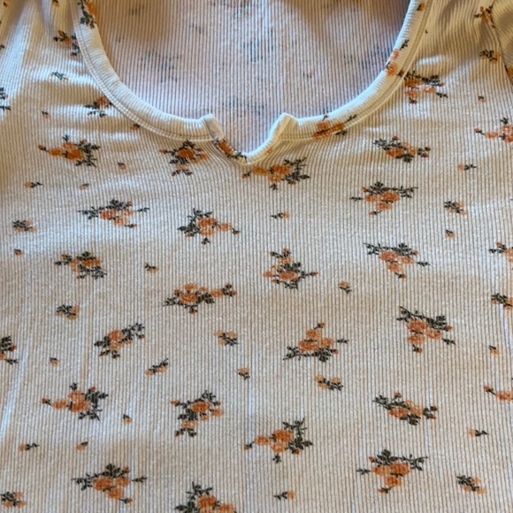 Rose 🌹printed thermal shirt from Fall Mystery Box - Picture 5 of 7